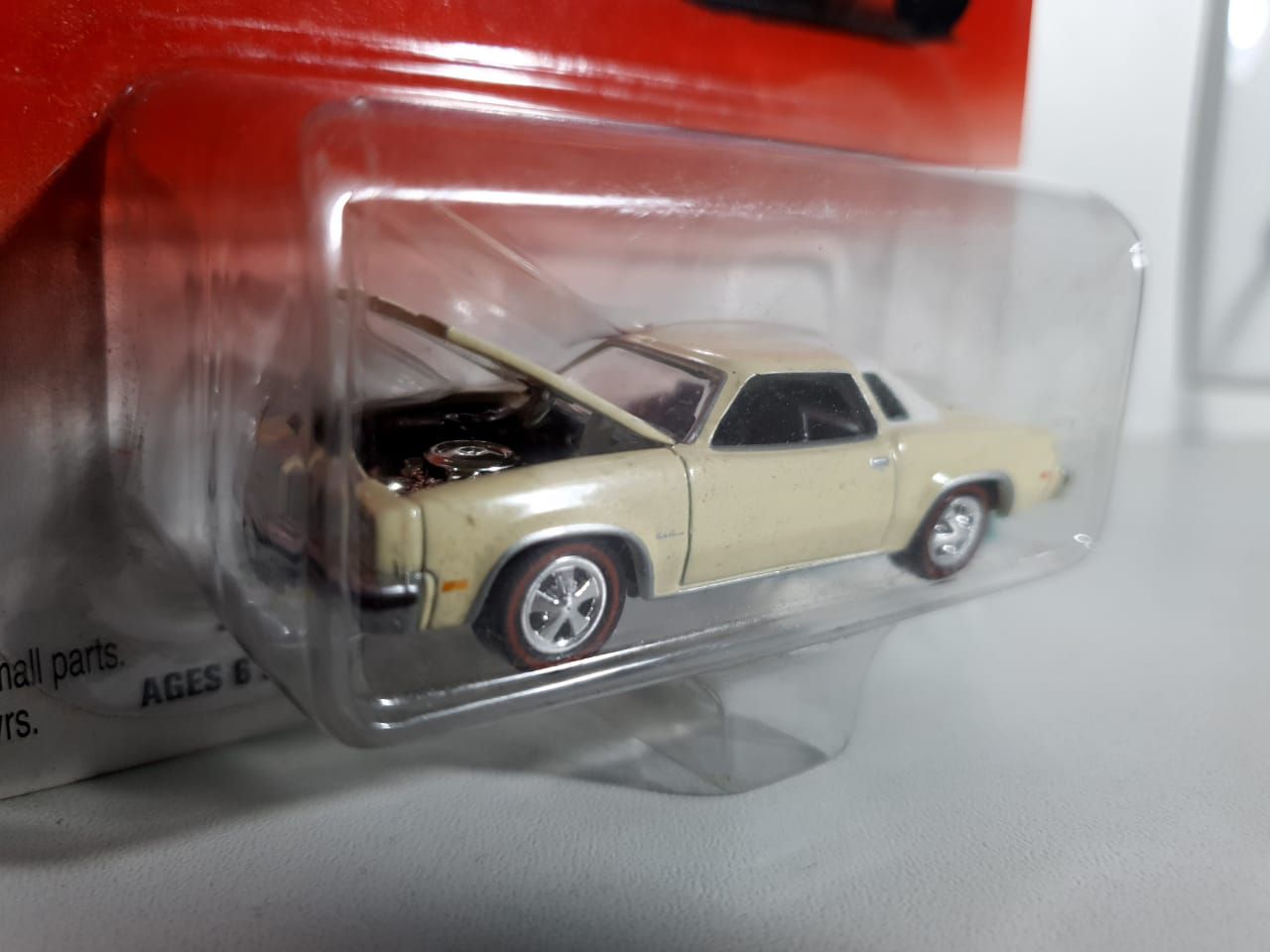 Miniatura Johnny Lightning Oldsmobile Cutlass Supreme 1977 Super 70