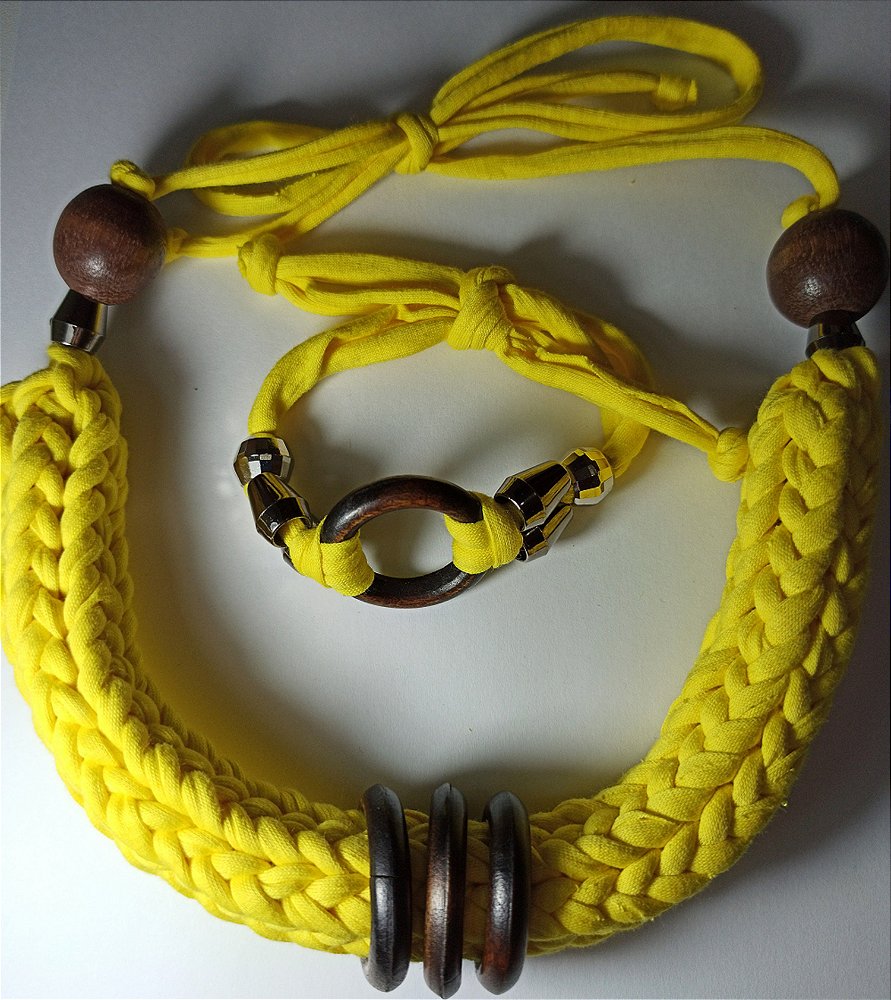 Conjunto de Colar e Pulseira em fio de Malha Amarelo - Crochic Handmade