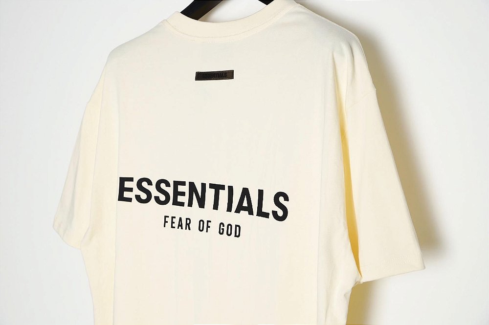 Camiseta Fear of God Essentials Cream Boutique ZeroUm Conceito Hype
