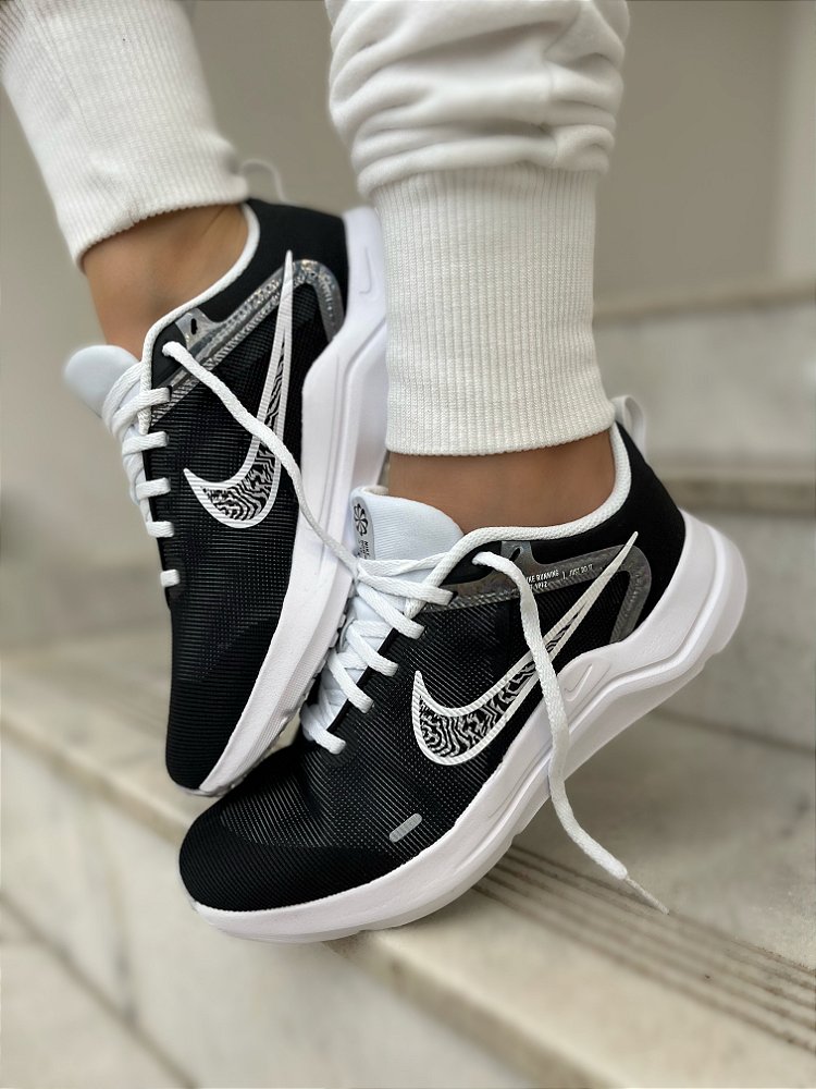 Tênis Nike Preto & Branco - Calzatto
