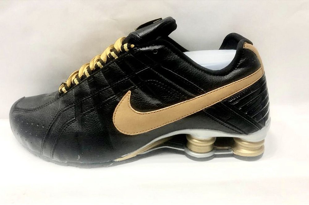 nike shox dourado masculino