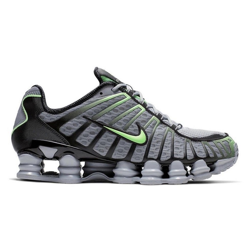 tenis nike preto e verde fluorescente