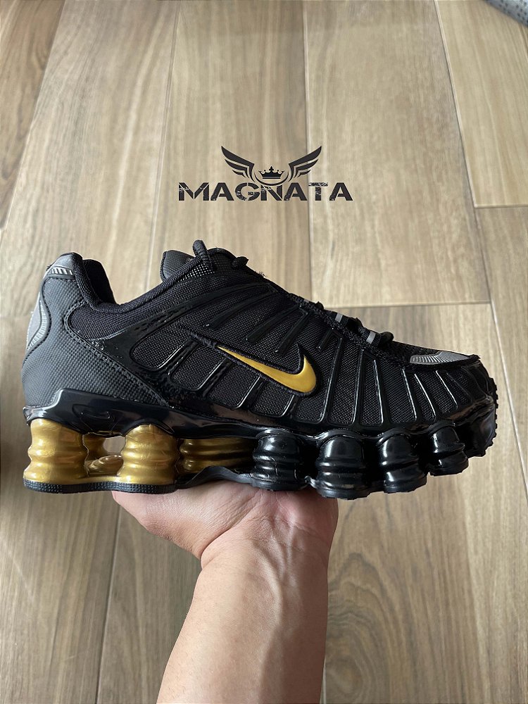 Tênis Nike Shox 12 Molas Pto det/ Dourado (Importado) - MagnataSurfShop
