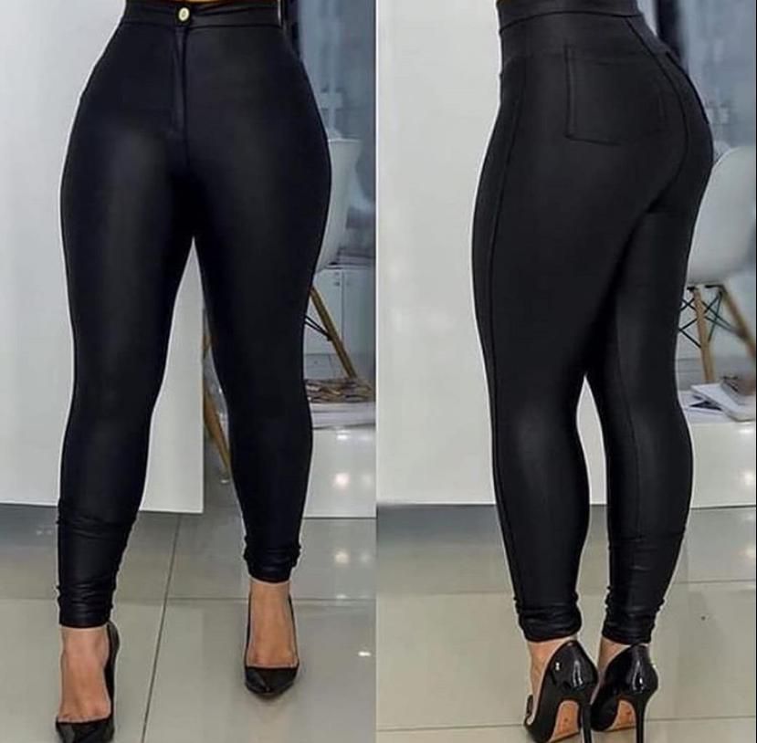 calça preta de cintura alta