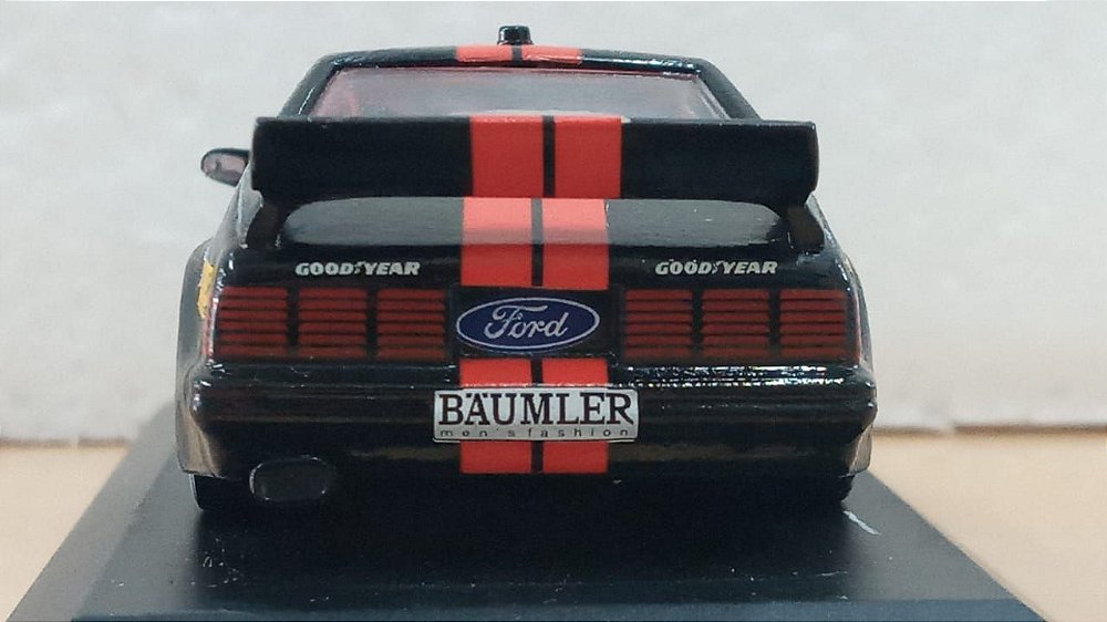 Ford mustang minichamps