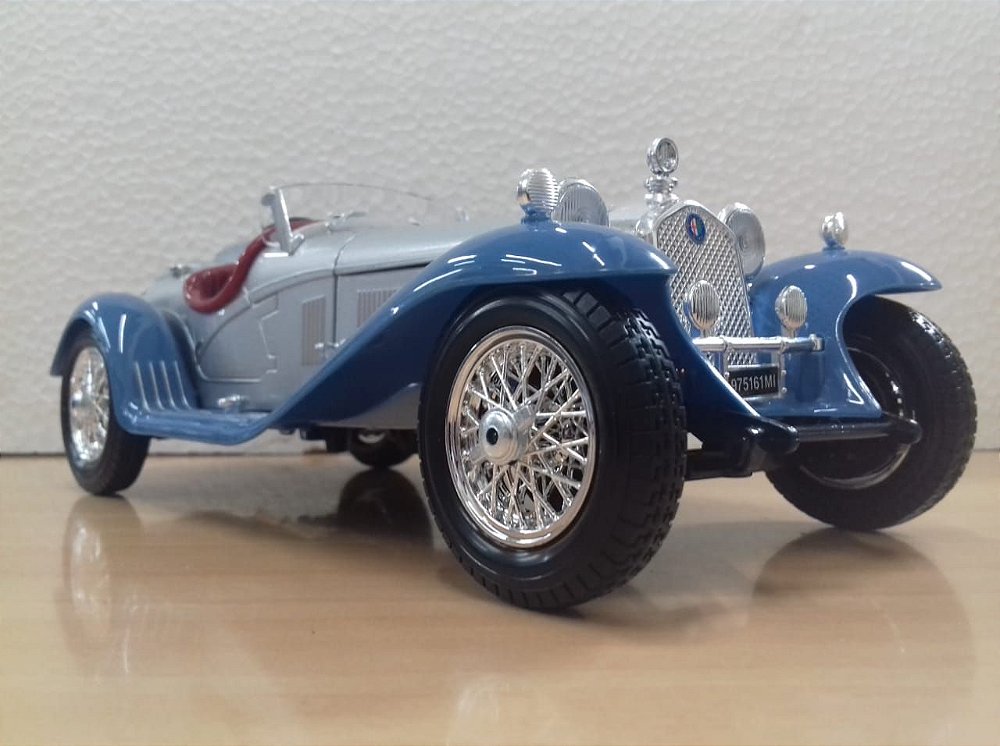 Lot De 2 Miniatures Burago 1/18 : Bugatti + Alfa Romeo 2300 Spider - Occasion