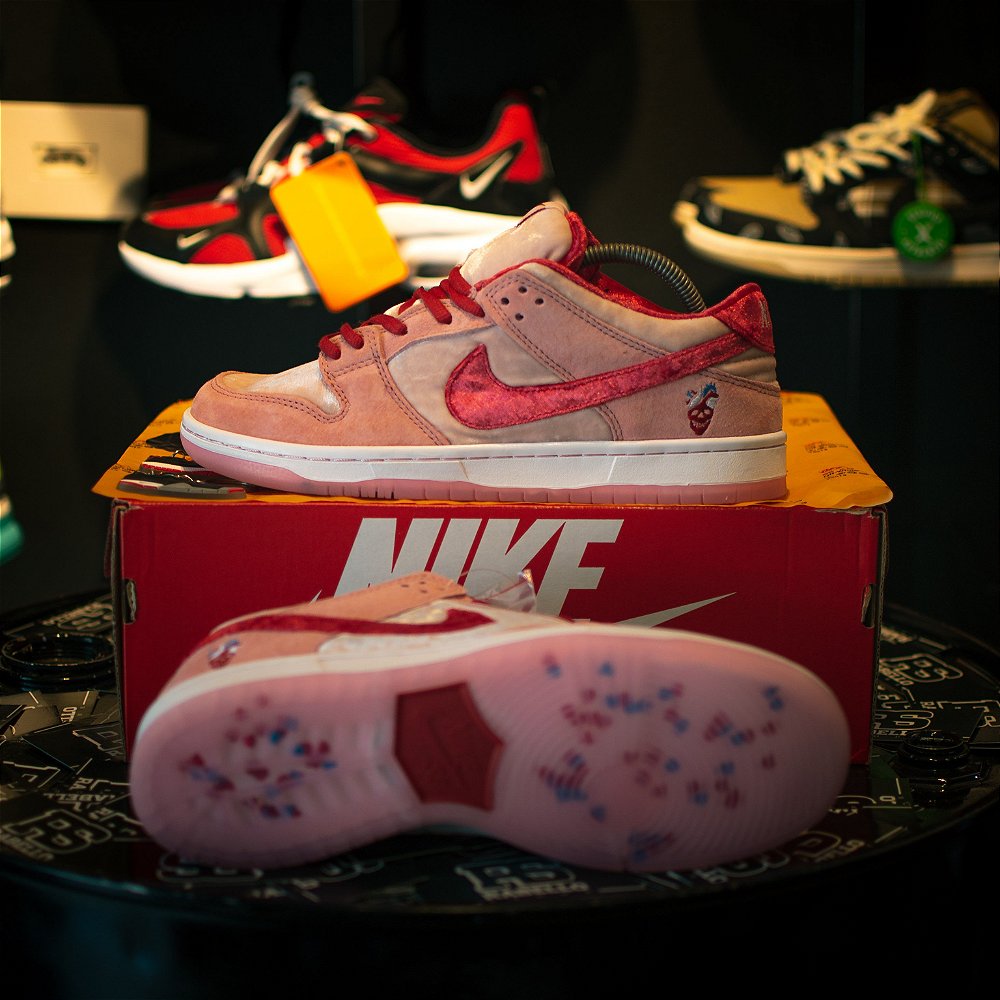 strange love dunks box