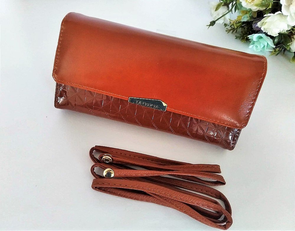 hand stitched leather bolsa