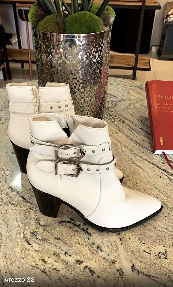 bota branca arezzo