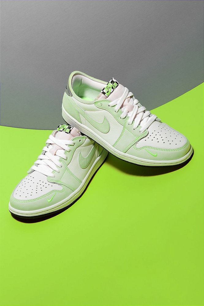 aj1 low ghost green