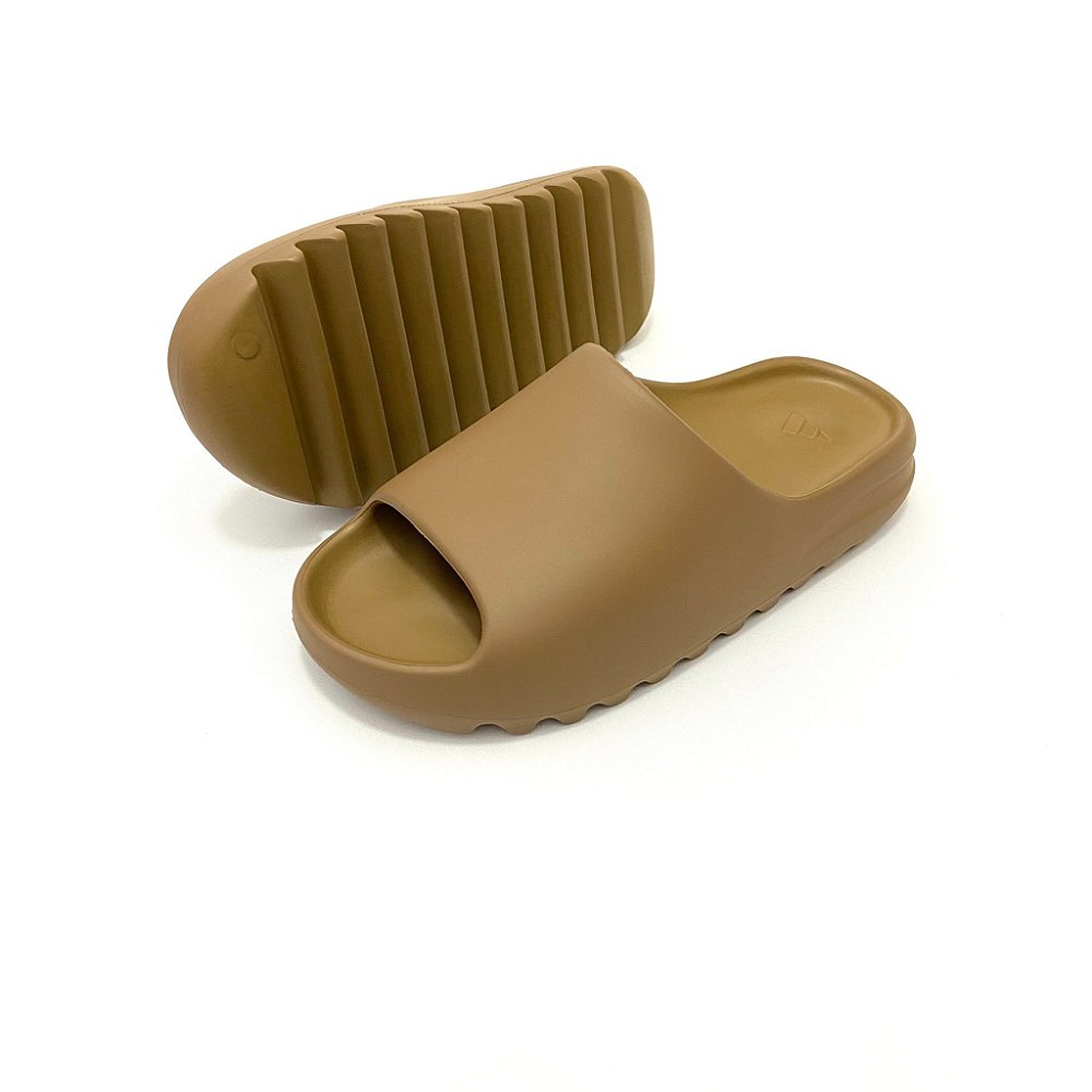 yeezy slide marrom
