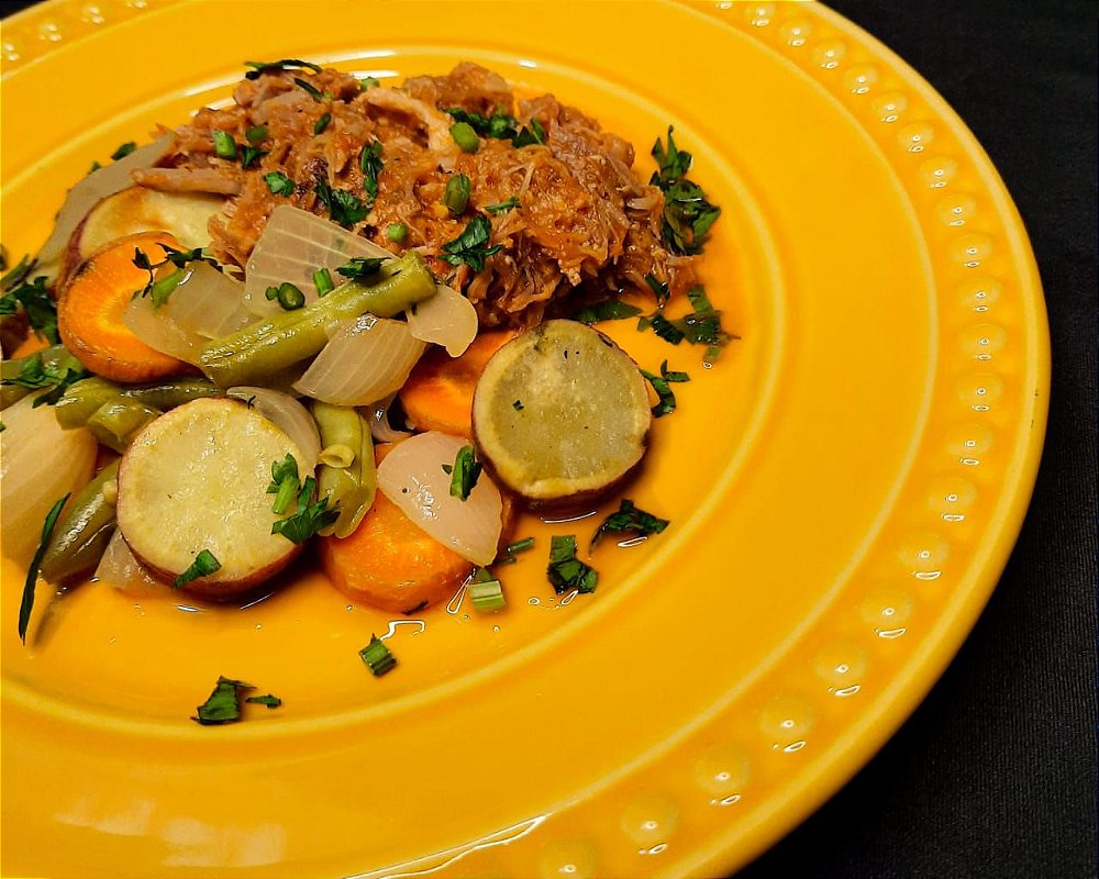 Comprar marmita de Assado de legumes com lombo suíno ao molho barbecue