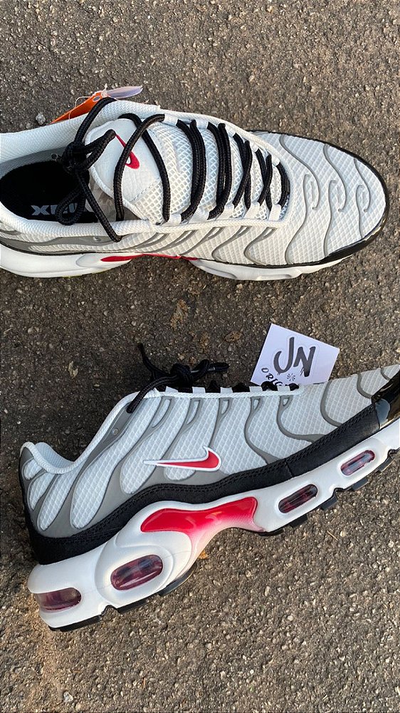 TÊNIS NIKE AIR MAX PLUS BRANCO/VERMELHO - JNoriginals