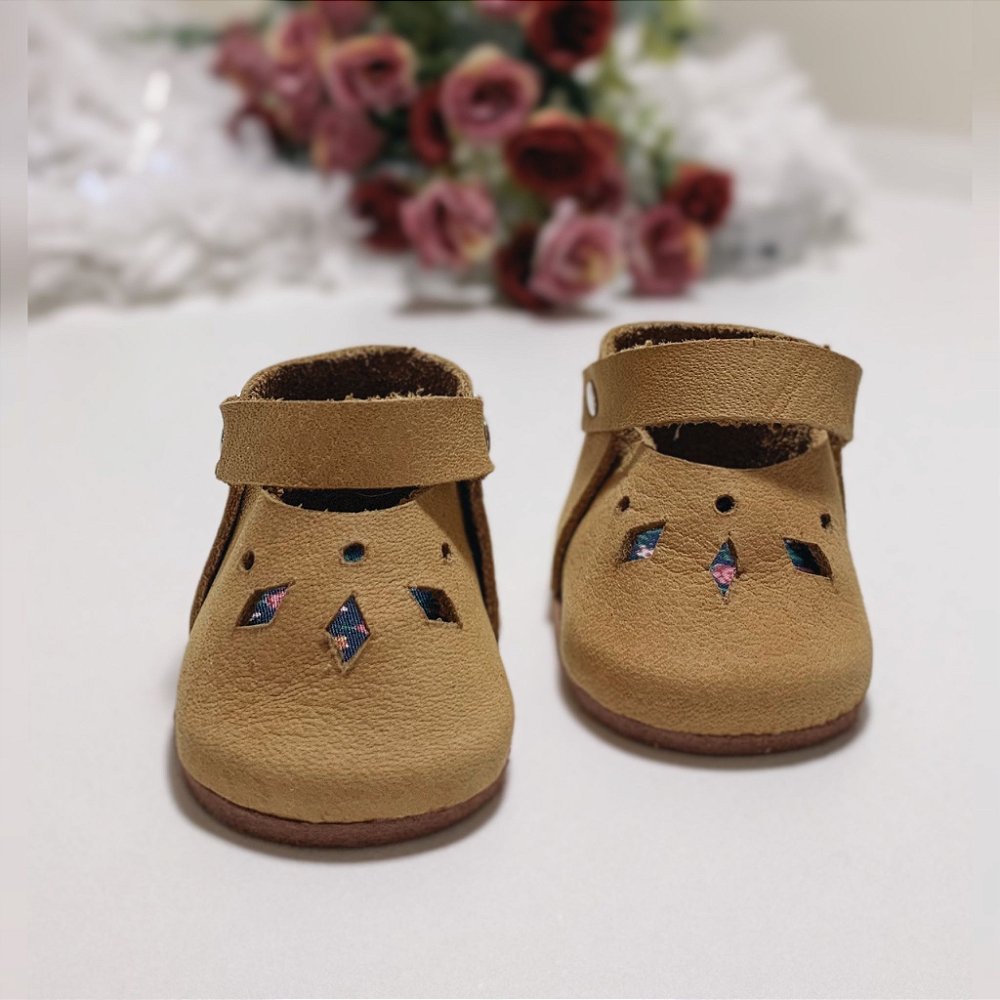 Sapato de boneca em couro, sapatinho para boneca russa, sapatinho -  Lembrança que Encanta - Bonecas de pano para presentes, decoração e brincar