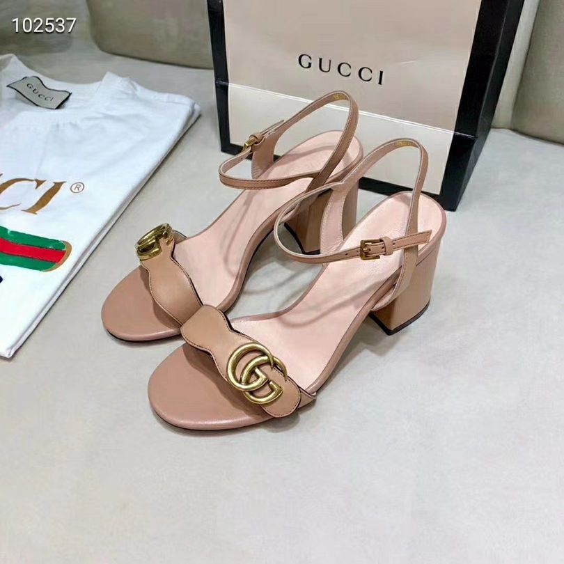 Sandália Gucci Marmont com salto bloco 