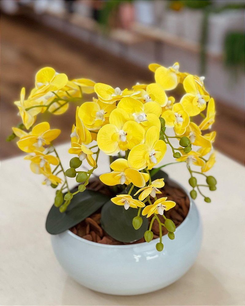 Arranjo de orquideas amarelas e visa de vidro branco - EdCasa Decor