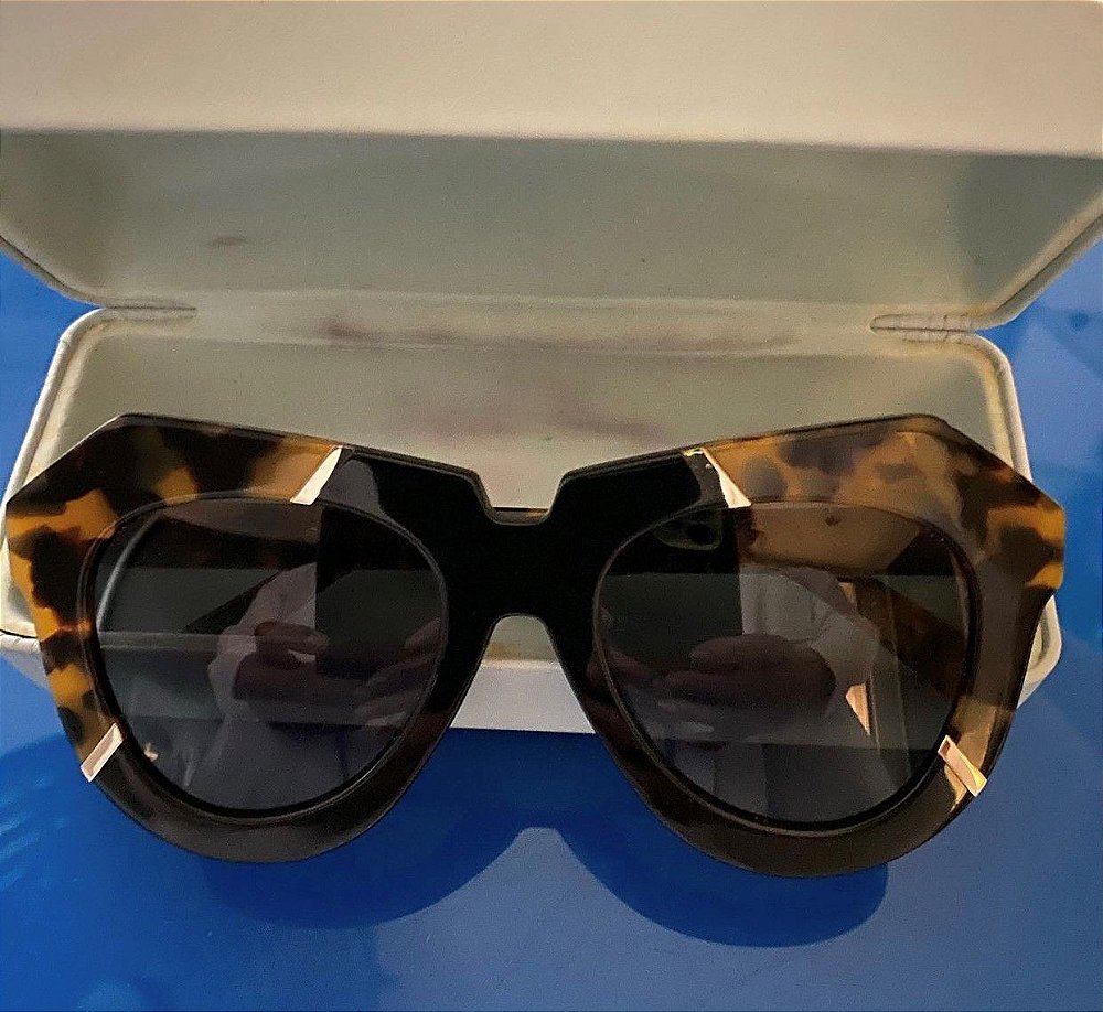 Óculos de sol Karen Walker Original em tartaruga. Acompanha case da marca -  desfazcom estilo