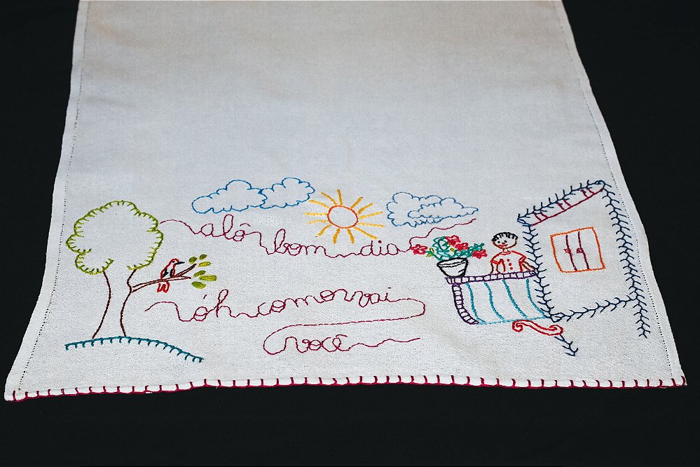 Pano de Prato Alô Bom dia - BORDADOS FINOS PICE LANNA – SOCIALMENTE SUSTENTÁVEL - FEITO A MÃO Pano de Prato Alô Bom dia - BORDADOS FINOS PICE LANNA – SOCIALMENTE SUSTENTÁVEL - FEITO A MÃO