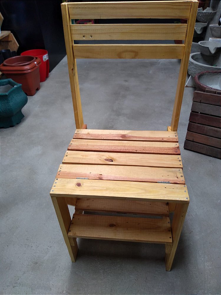 Cadeira artesanal em madeira que vira escada - Floricultura Forest in Cup
