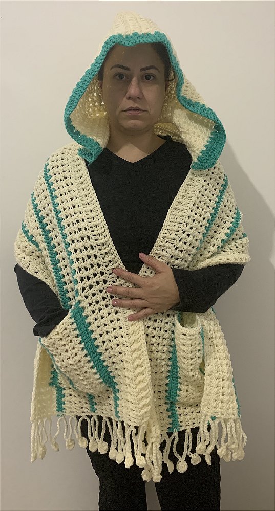 Cachecol de lã com capuz e bolso feito totalmente em crochê - Garota Artesã  - Tudo em crochê e tricot