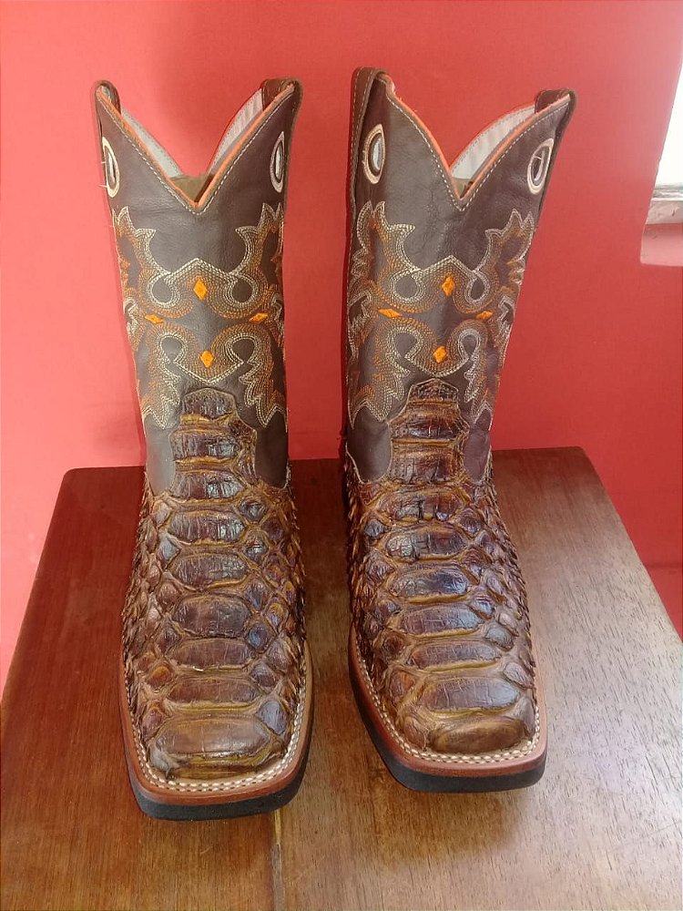 bota de couro de sucuri