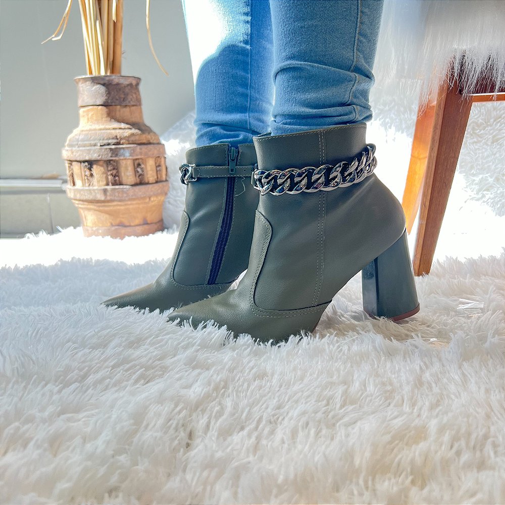 Botas Para Revender Direto Da Fabrica Bota Curta Corrente New Pele