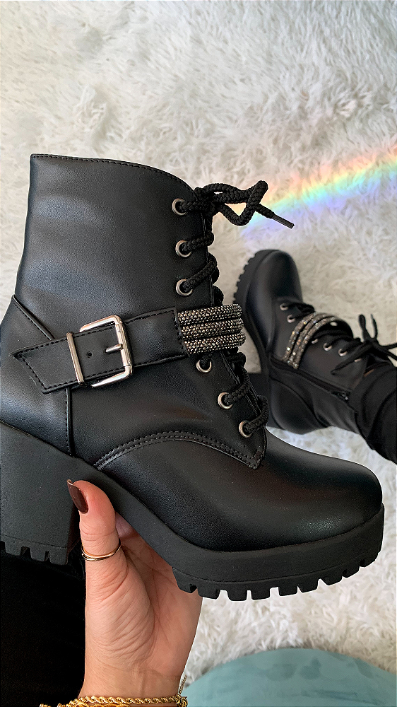 Bota Coturno Tratorada Strass Fivela Napa Preta 92005SP Bendito