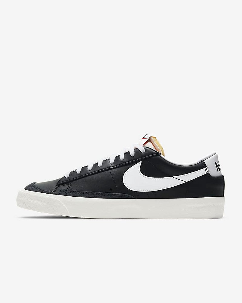 black nike blazer low 77