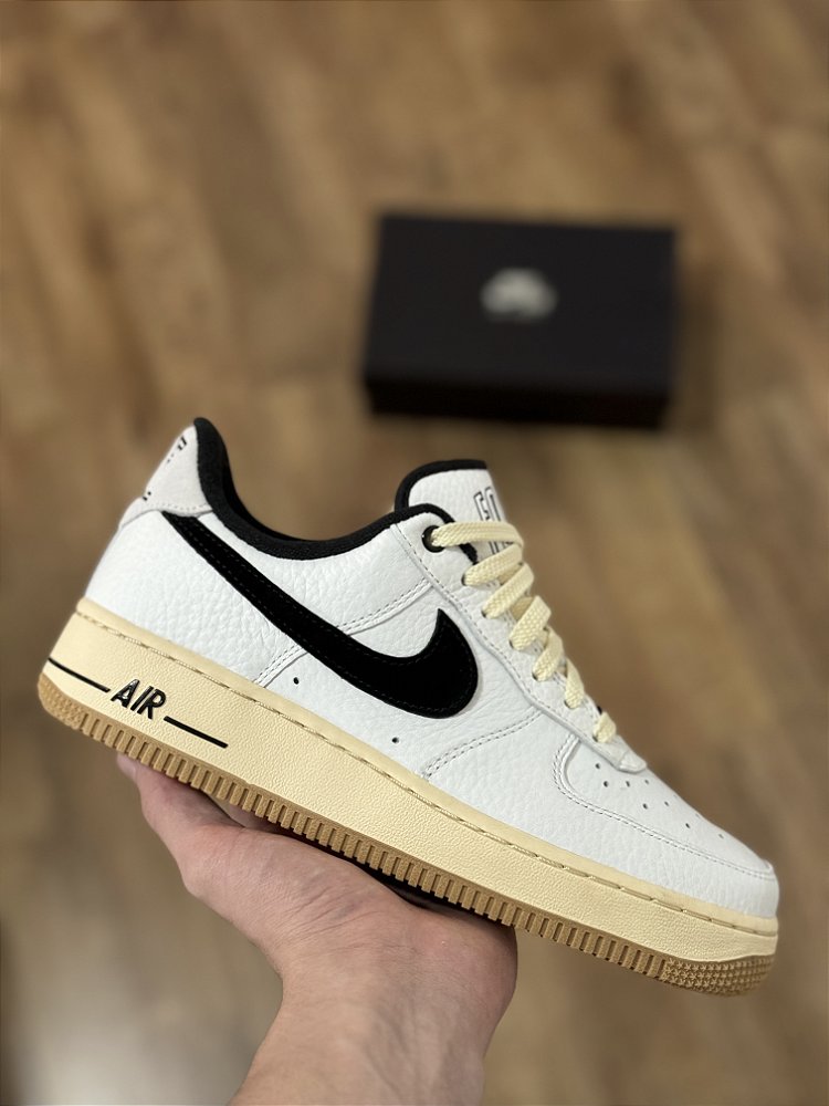 AIR FORCE 1 MID x STUSSY (Black/White) - Corre de Rua AIR FORCE 1 MID x STUSSY (Black/White) - Corre de Rua
