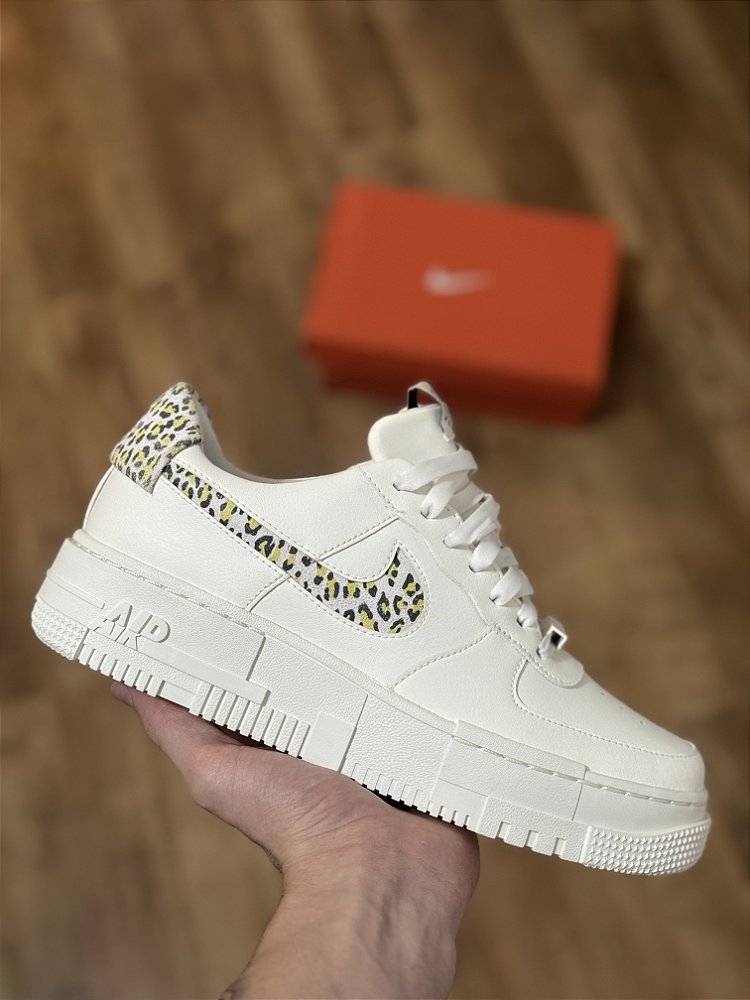 NIKE AIR FORCE 1 PIXEL “White Leopard” - Corre de Rua