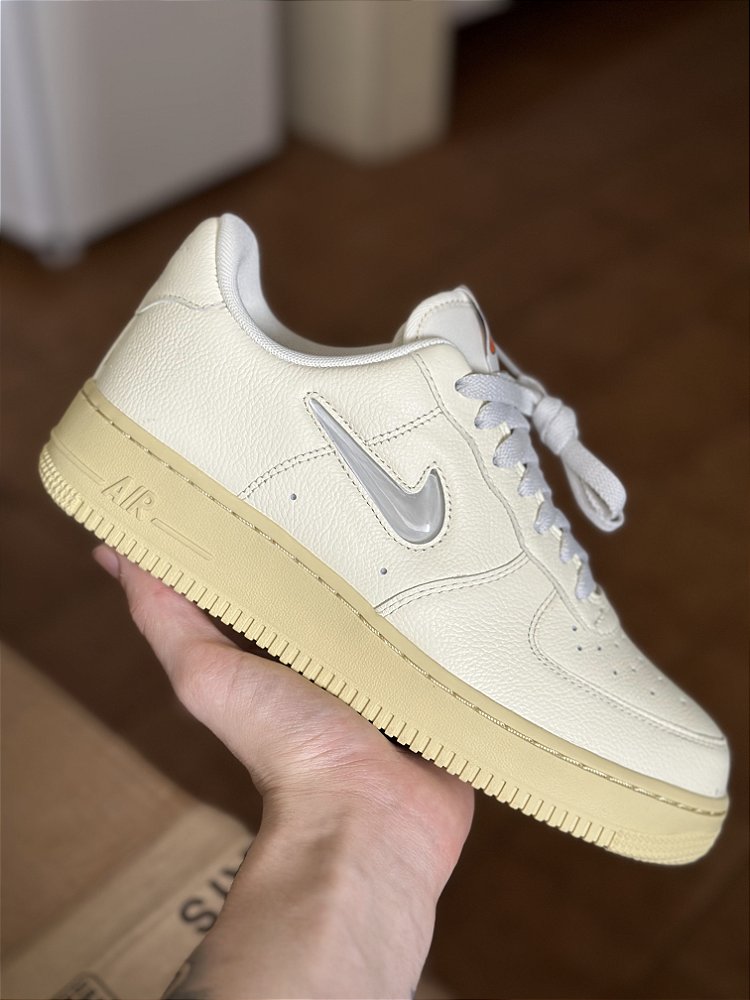 AIR FORCE 1 JEWEL “Coconut Milk” - Corre de Rua