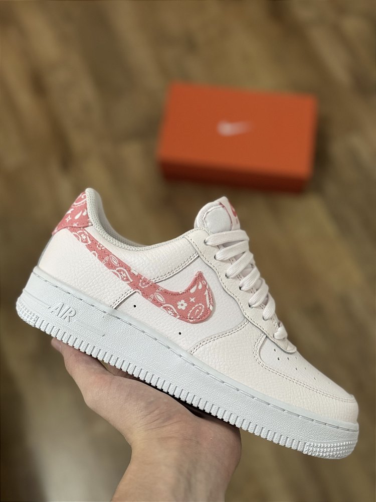 Tênis Nike Air Force 1 '07 Feminino Marrom