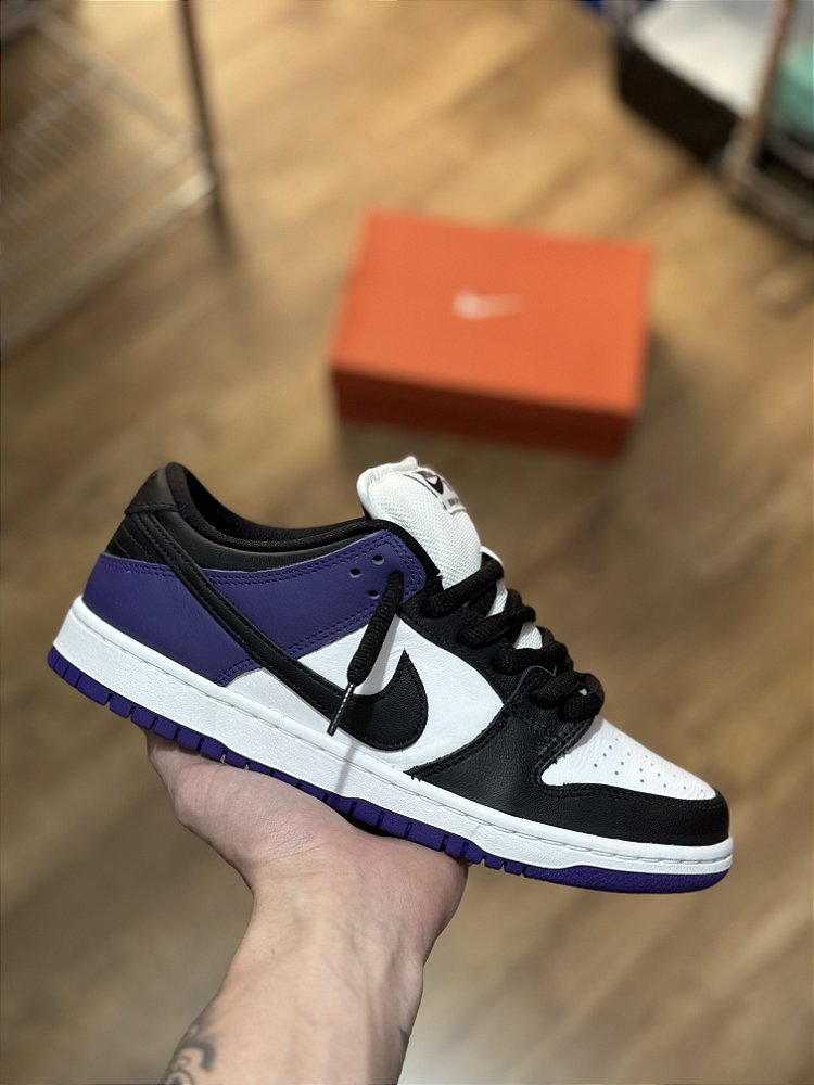 Nike Dunk Low Pro ホワイト/ブラック/パープル NIKE SB DUNK LOW PRO “Court Purple” - Corre de Rua