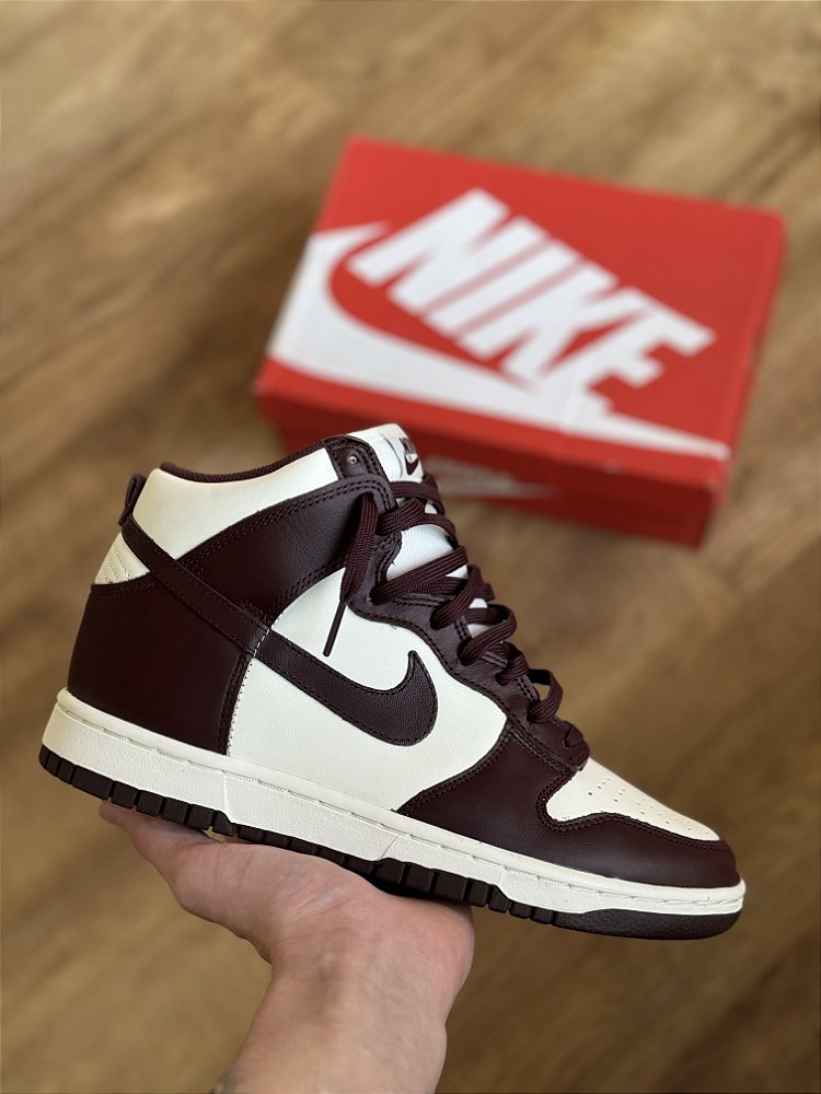 NIKE DUNK HIGH “Burgundy Crush) - Corre de Rua