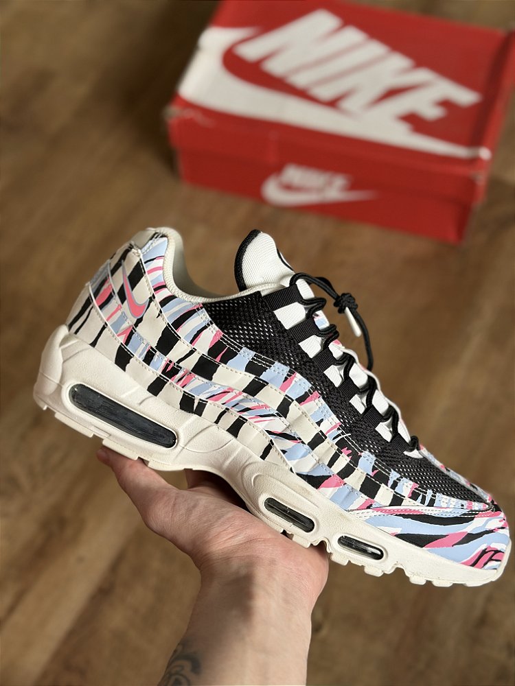 NIKE AIR MAX 95 ESSENTIAL (black/black) - Corre de Rua