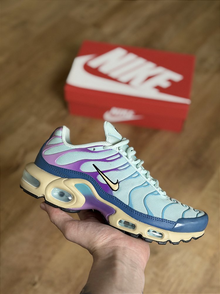NIKE AIR MAX PLUS “Jade Ice/Sesame Blue” - Corre de Rua