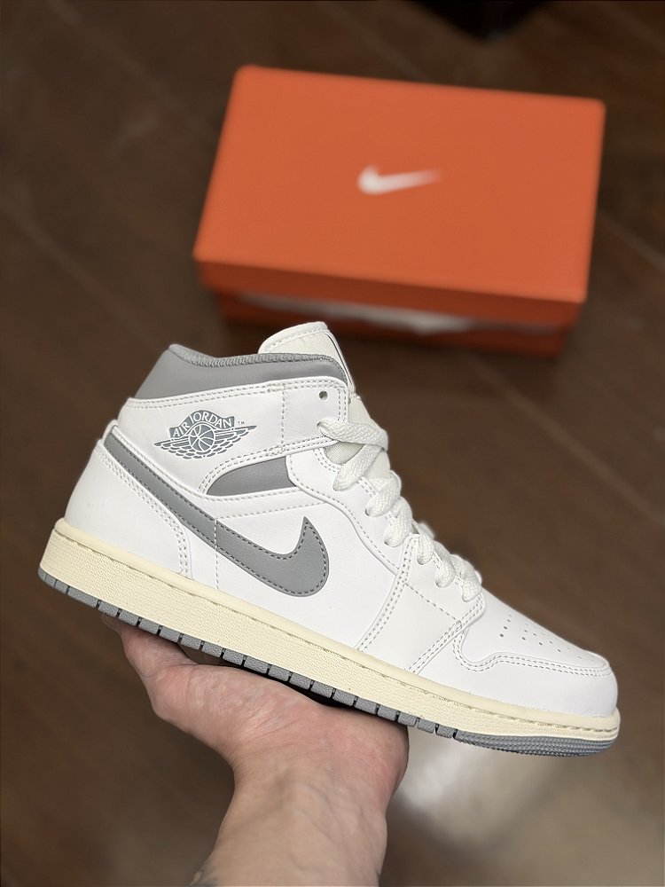 ひ*ろ様 Air Jordan 1 Mid 22cm ホワイト/グレー AIR JORDAN 1 MID (branco/cinza) - Corre de Rua