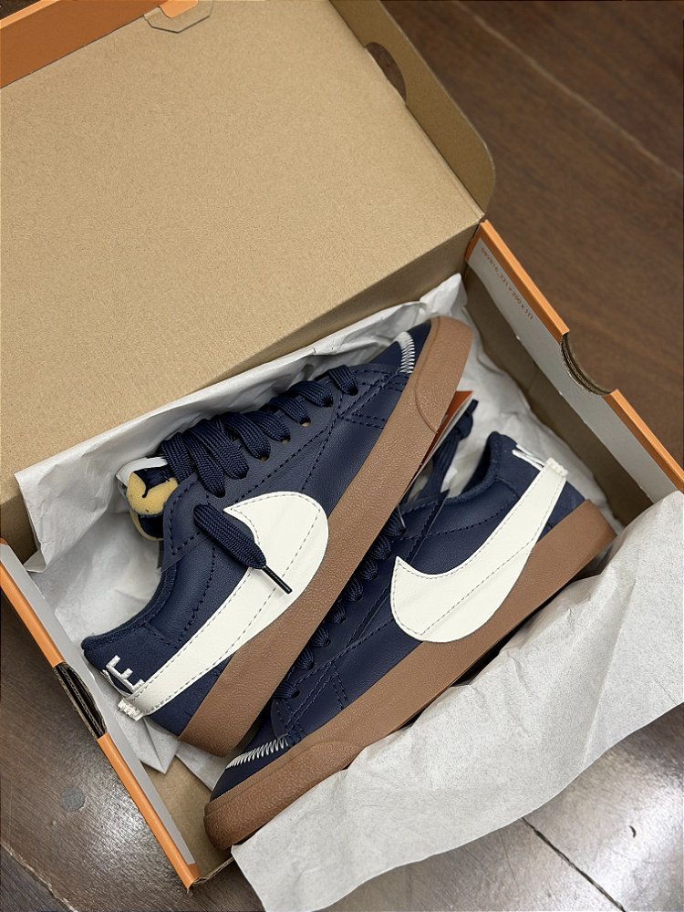NIKE BLAZER LOW '77 JUMBO (Navy/Gum) - Corre de Rua