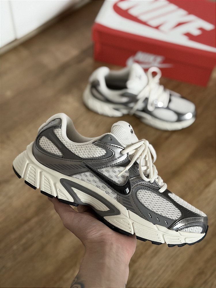 完売　NIKE　V5 RNR 21cm 新品未使用 NIKE V5 RNR (cinza) - Corre de Rua