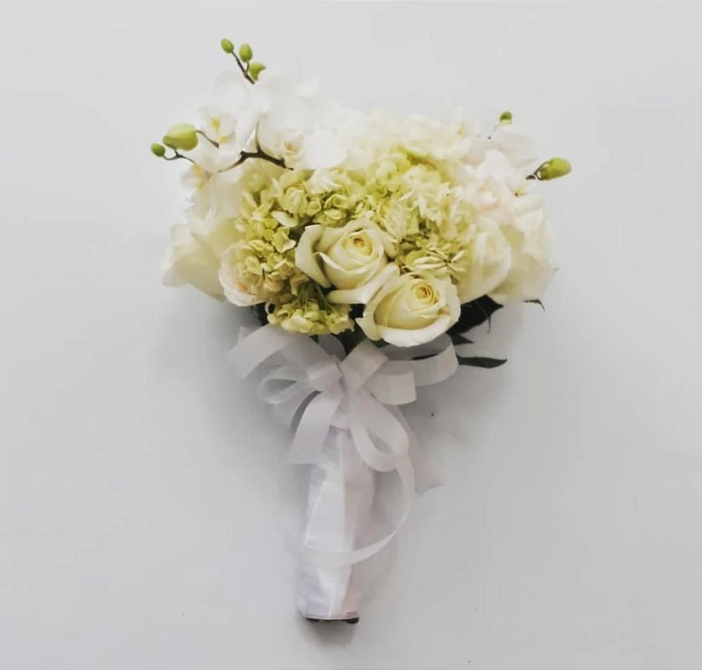 Buquê de Noiva com Orquídea Hortênsia e Rosas | Floricultura - Floricultura  BH, Cestas de Flores BH, Buquê de Flores BH