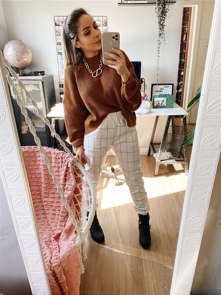 calça xadrez branca e preta