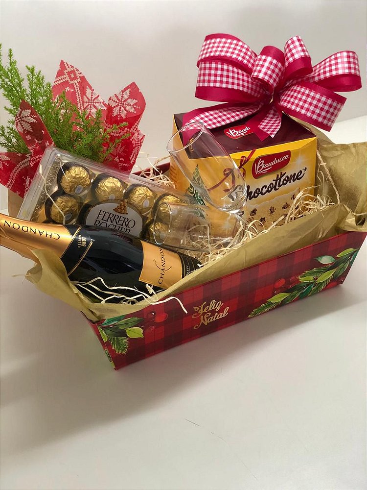 Cesta Natal Ferrero, Taças, Chandon e Panetone - Floricultura em BH - Buquê  de Rosas - Cestas de Café da Manhã - Cestas de Chocolate