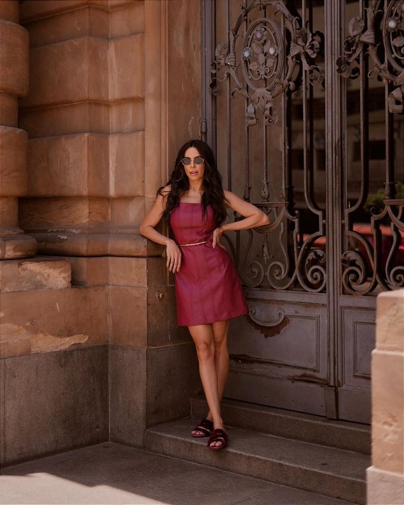 Vestido Curto Couro Sintético Com Cinto Alice Albuquerque