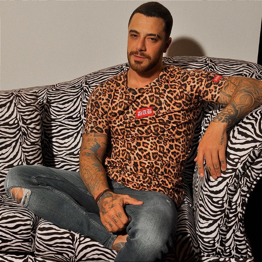 camisa estampa de onça