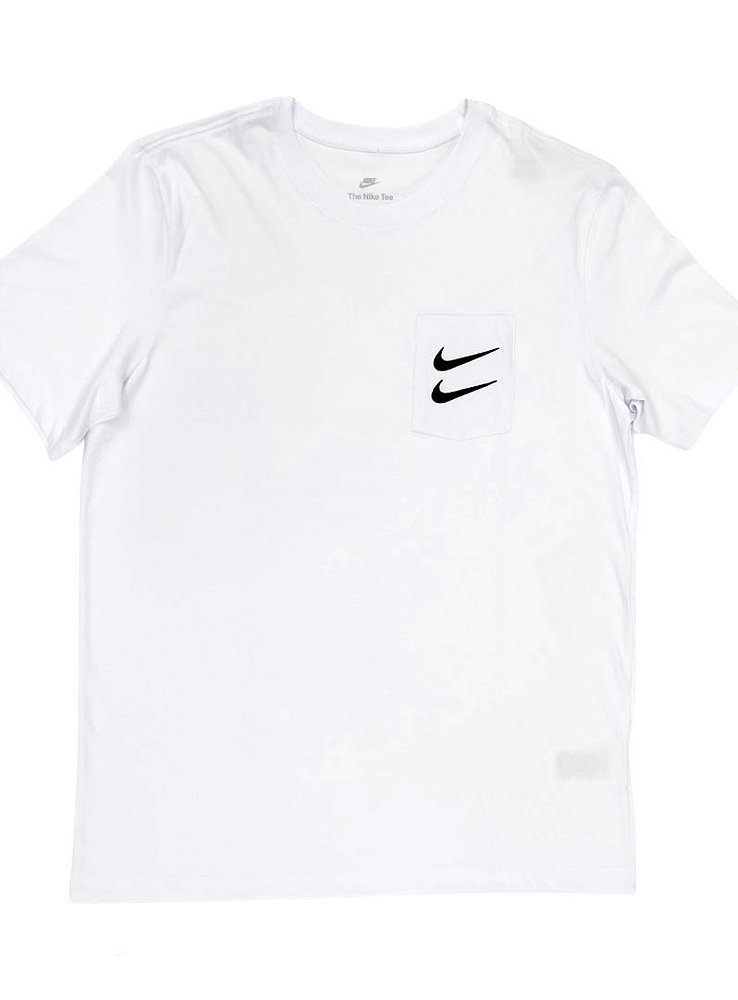 Camiseta Nike Sportswear Double Swoosh Bolso Branca - Mstock Store