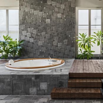 Pedra Hitam em Ambiente Externo