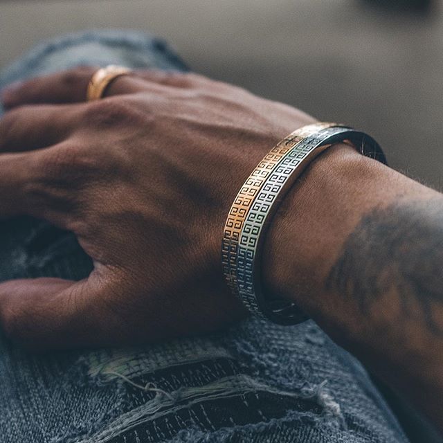Pulseira de aço masculina estilo bracelete modelo Omega dourada - Verkstad  pulseiras masculinas e relógios