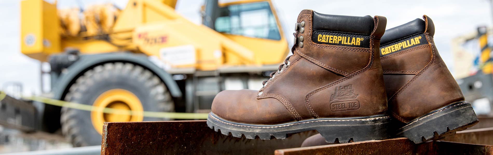 bota caterpillar zip one
