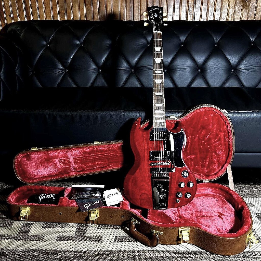 GUITARRA GIBSON SG STANDARD 61' MAESTRO VIBROLA VINTAGE CHERRY