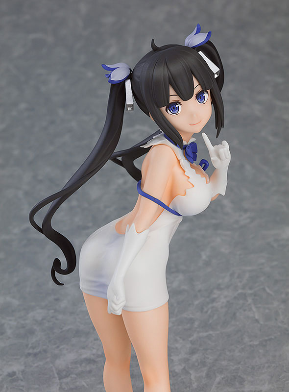 A different kind of Hestia cosplay : r/anime